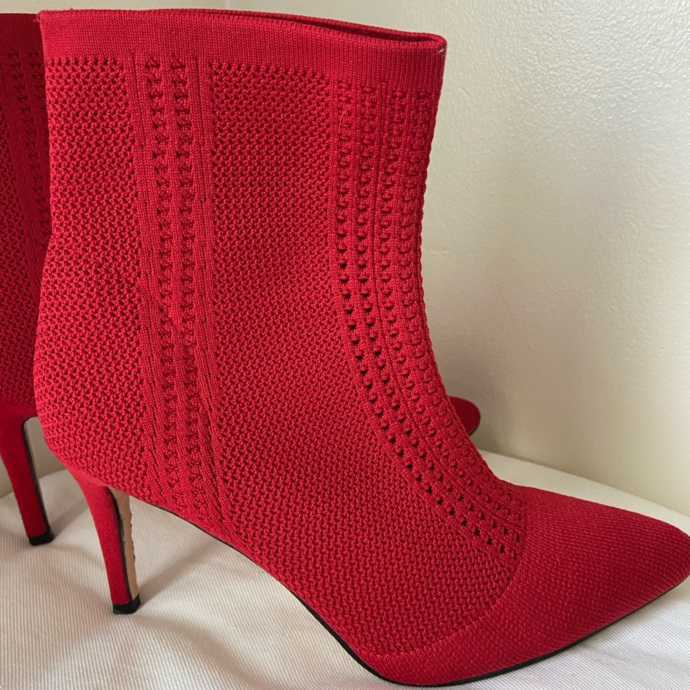 Red sweater ankle boots s. Red, size 9. Like new
